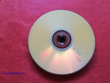 Rückseite der CD mit Murmel in der Mitte