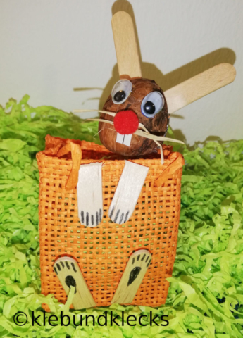 Hase aus Nuss