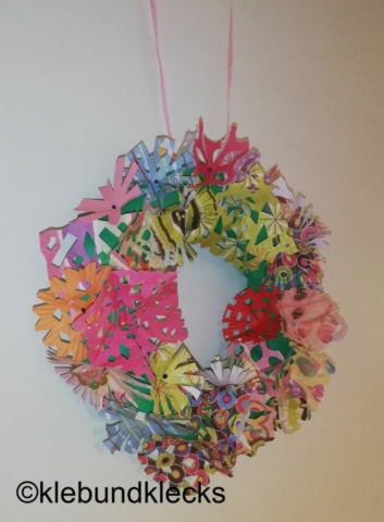 Blütenkranz aus Papier