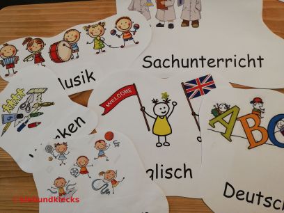 Klassenschilder für Mottoparty Schule