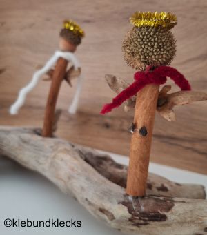 Holzengel aus Naturmaterialien