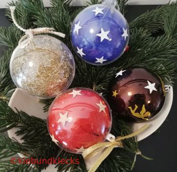 selbstgebastelter glänzender Christbaumschmuck