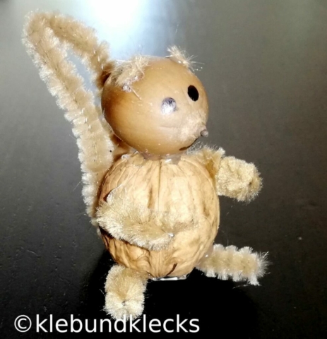 Eichhörnchen aus Nüssen