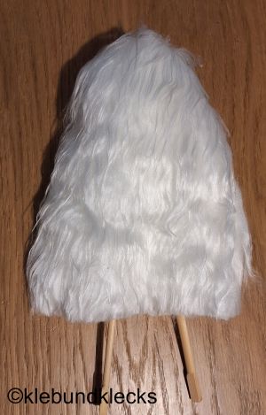 Langhaar-Plüsch auf Styropor-Ei kleben