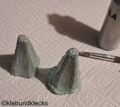 Eierkarton-Kegel silber anmalen