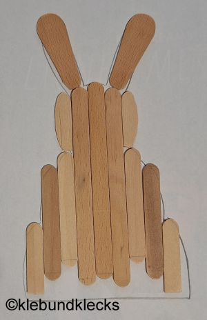 Stäbchen entsprechend der Vorlage zurechtschneiden