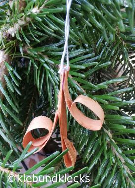 Natur-Weihnachtsschmuck aus Holzspäne