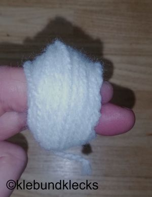 Wolle auf Finger aufwickeln