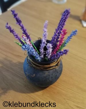 Lavendel aus Papier und Moosgummi