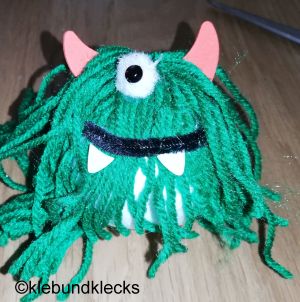 Monster aus Wolle und Kugel