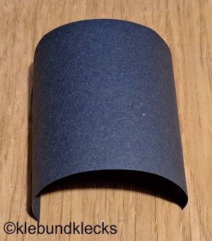 8x8 cm großes Stück Papier ausschneiden