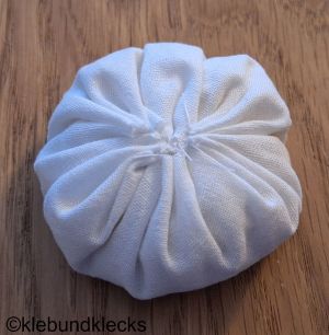 gefülltes Säckchen schließen