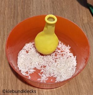 Luftballon mit Reis füllen