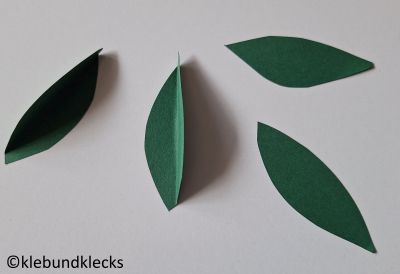 Blätter aus grünem Papier