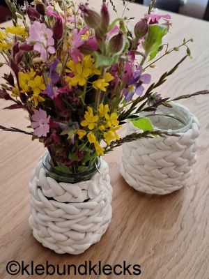 Vasen aus Modelliermasse