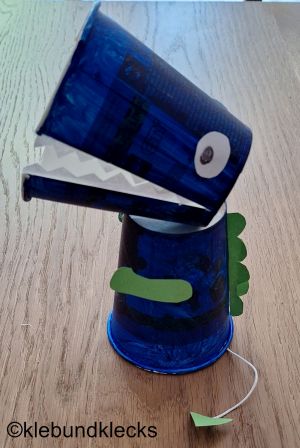 Drache aus Pappbechern