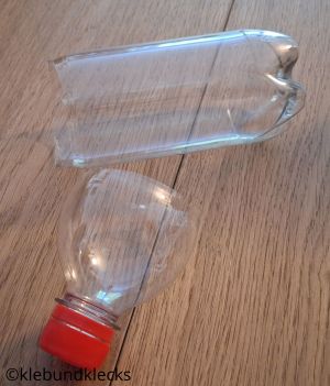 PET-Flasche auseinander schneiden
