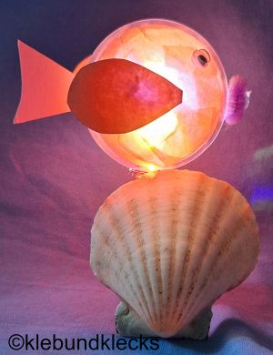 Leucht-Fische aus Arylkugeln