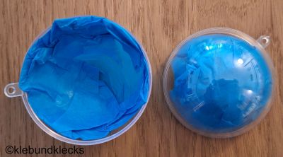 Kugeln mit Seidenpapier füllen