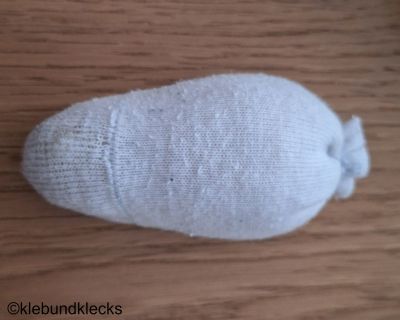 weißen Socken mit Reis füllen