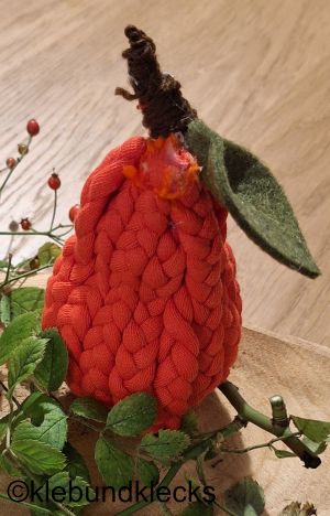 Birne aus geflochtener Wolle