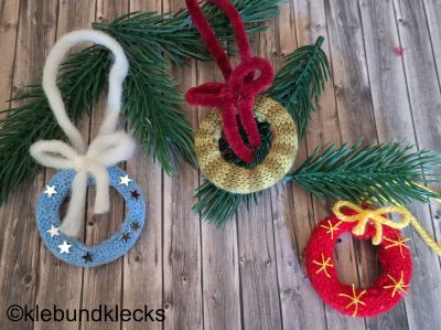 Christbaumschmuck aus Strickschläuchen