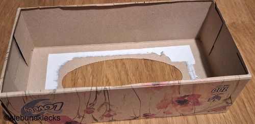 Boden der Box wegschneiden