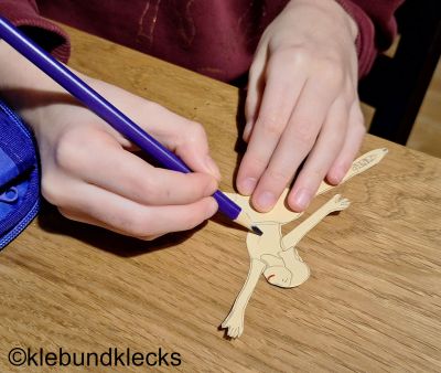 Eisläuferin mit Buntstiften malen