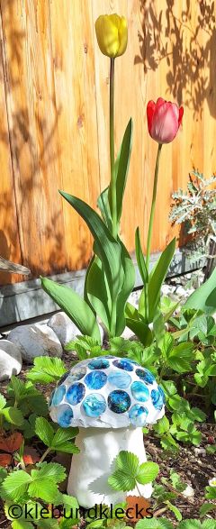 Mosaik-Pilz im Garten