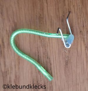 Gummischlauch auf Feder kleben