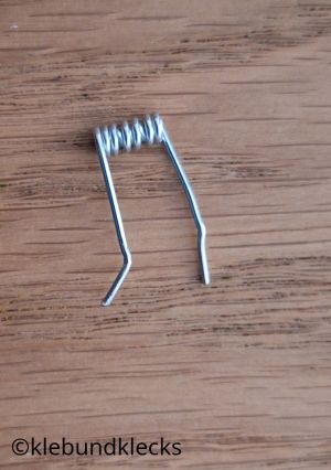 Wäscheklammerfeder verbiegen