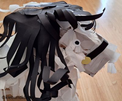 mit Buntpapier ausgestalten