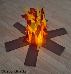Lagerfeuer aus Glas und Seidenpapier
